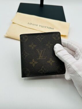 Louis Vuitton Bi Fold Monogram Wallet